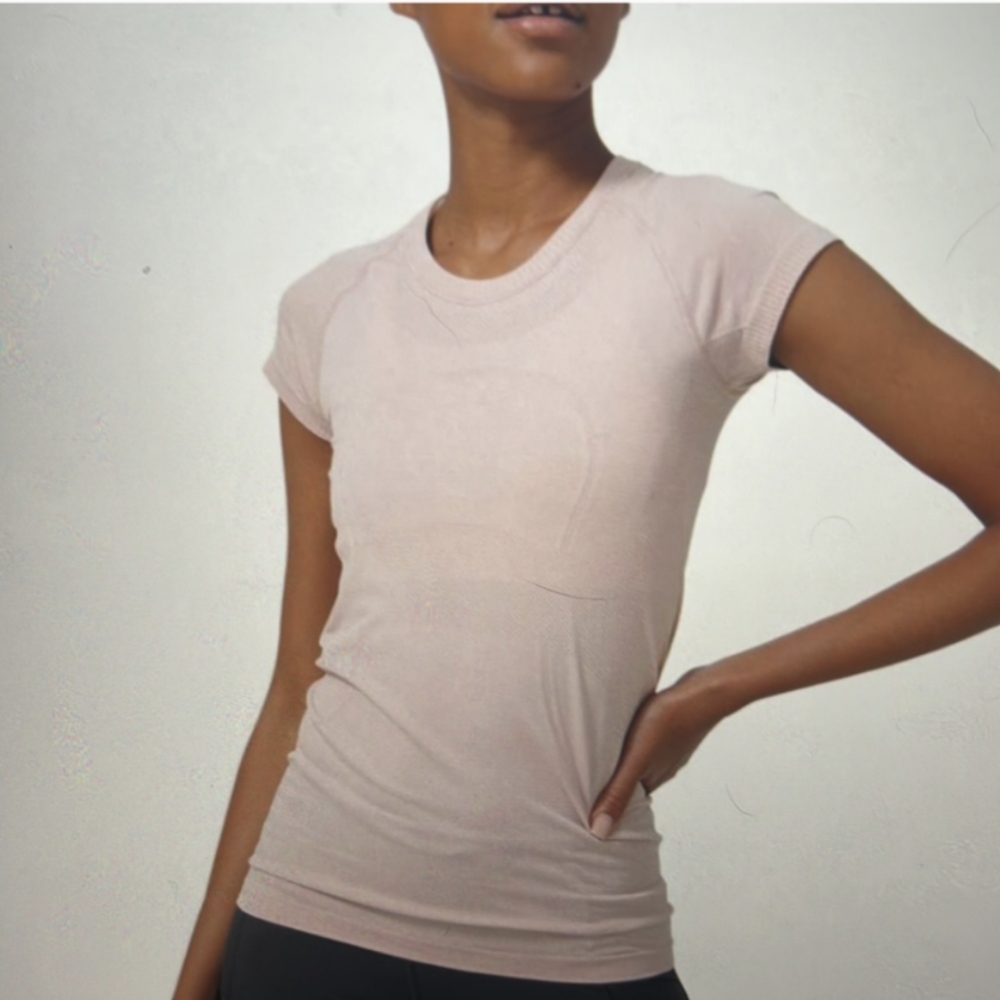 Lululemon 🩷 Swiftly Tech Tee Size 8